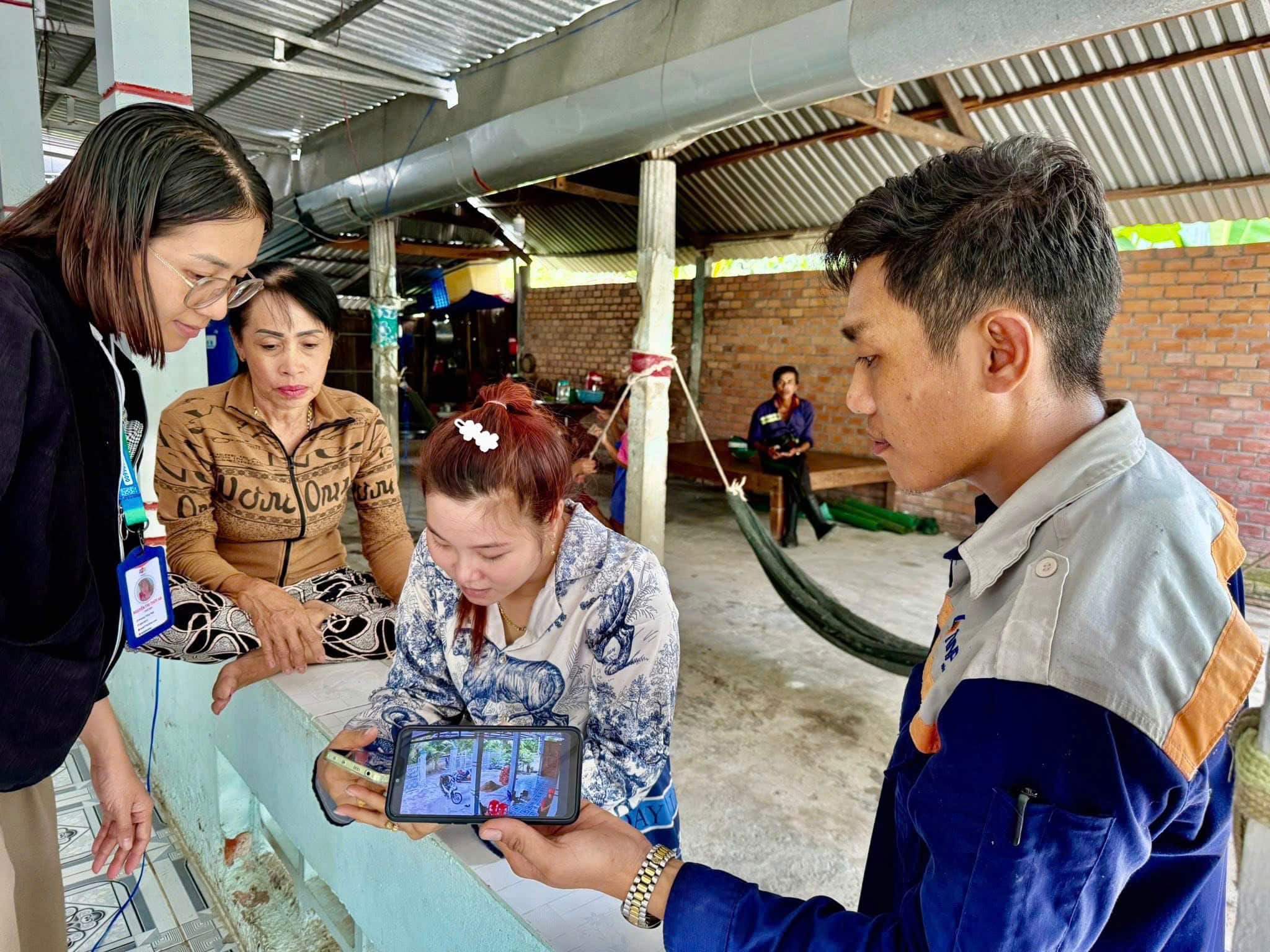 Kỹ thuật FPT nghiệm thu dịch vụ với khách hàng