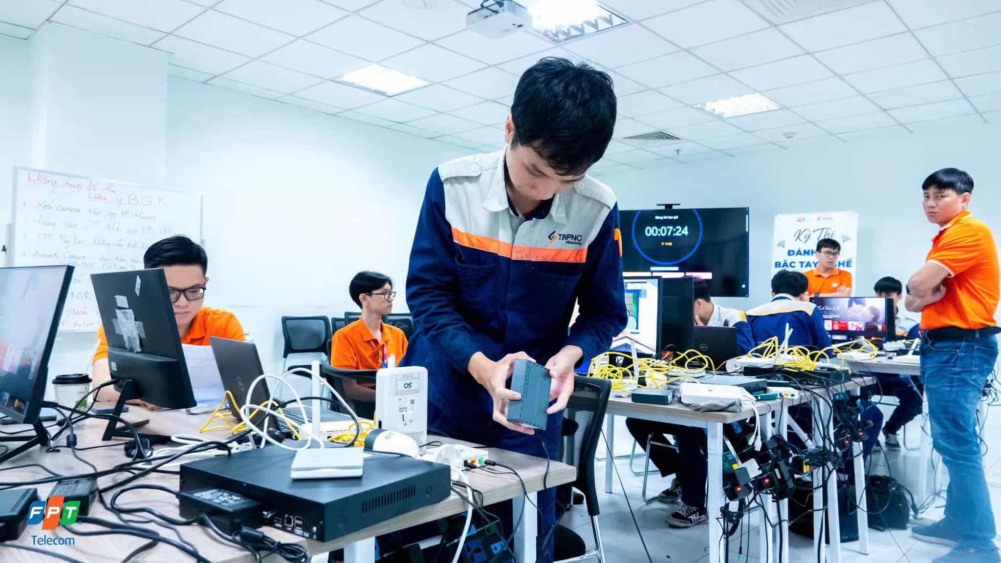 KTV FPT tại Hưng Yên luôn được đào tạo nâng cao kỹ năng tay nghề xử lý sự cố Internet